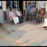 कार्यालय परिसर में मृत गोवंश डालकर जताया विरोध