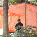 स्ट्रांग रूम के बाहर लगाए तंबू