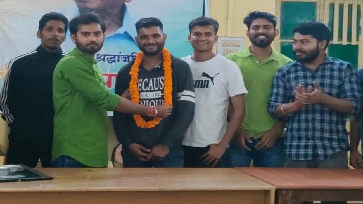 Swiggy Zomato food delivery boy will get gold medal: topped in ancient history department of BHU