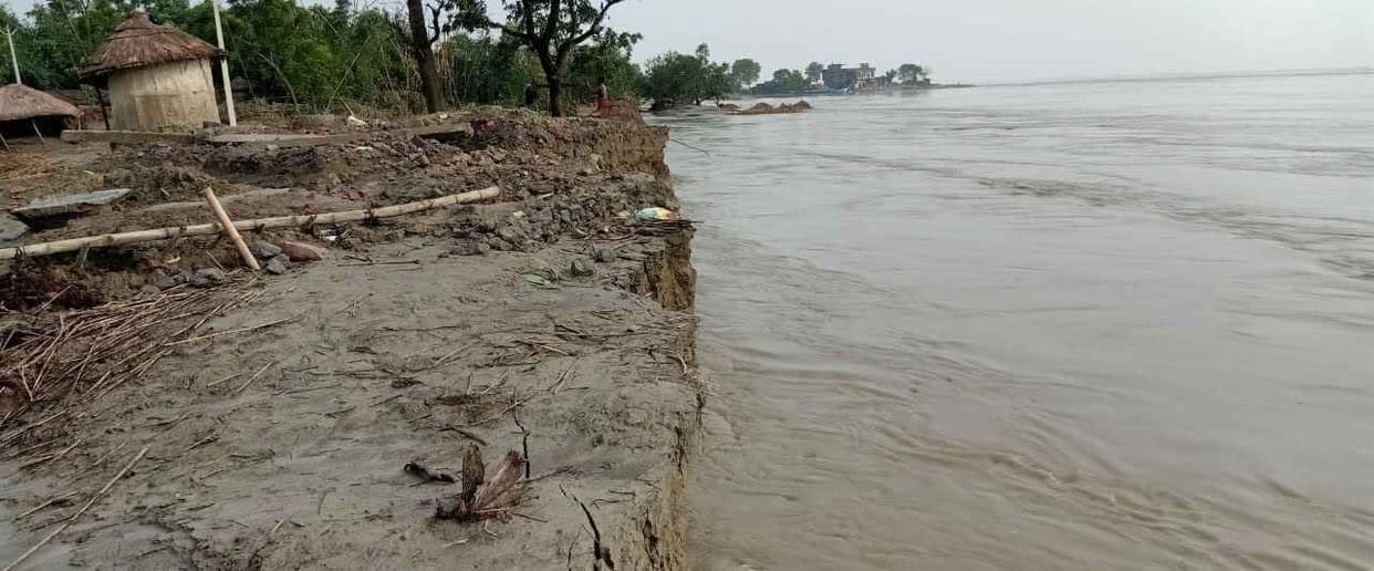 Threat to the security of the village due to erosion of Gandak