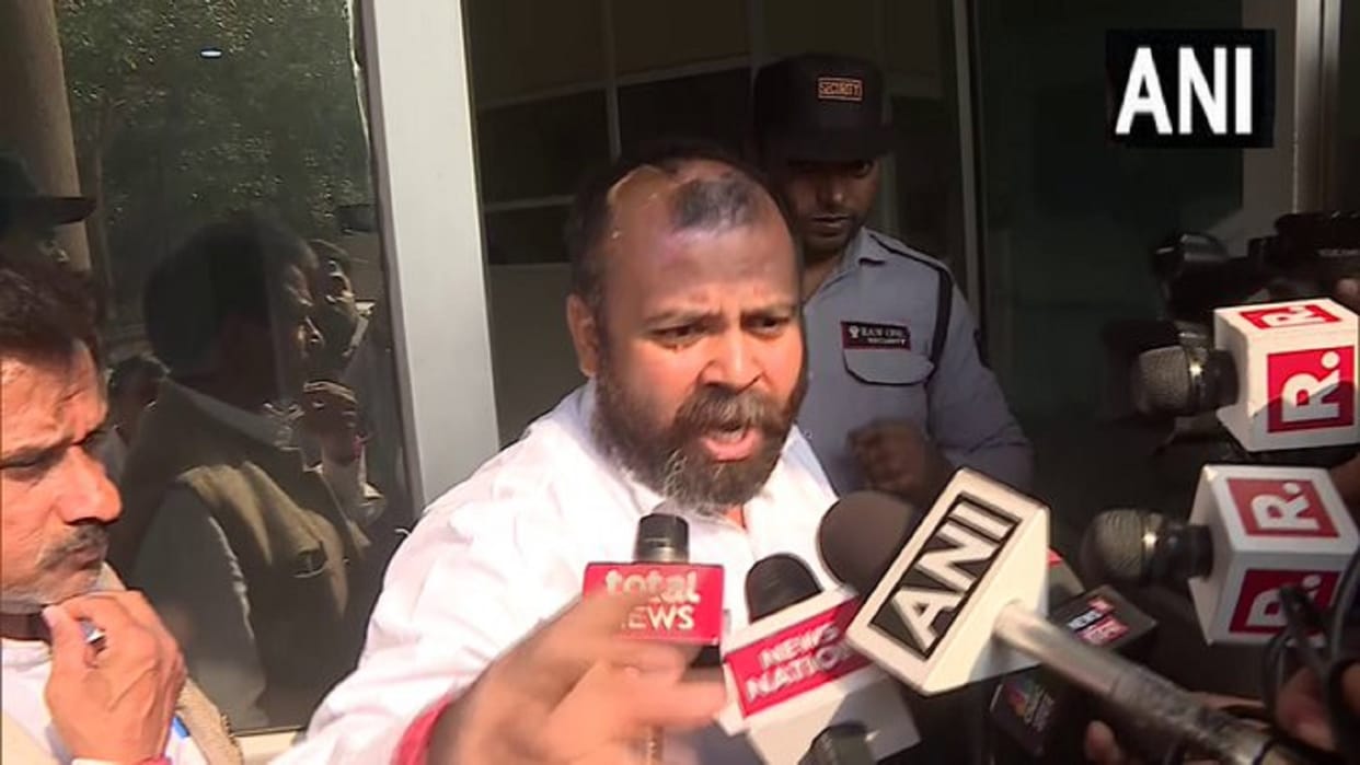 AAP MLA Akhilesh Tripathi appeared in ACB office, said Gopal himself involved in a brokerage