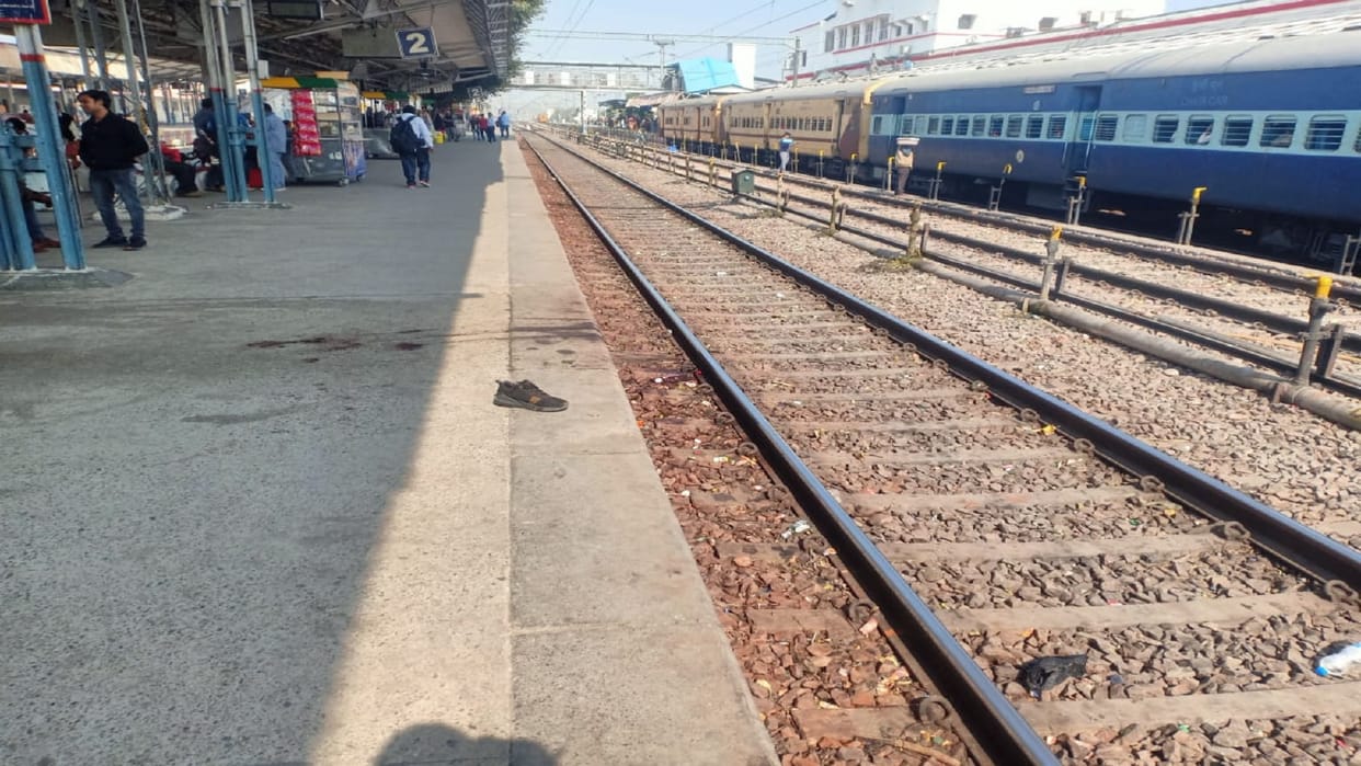 TT pushed a soldier from a moving train in Bareilly, one leg cut and the other badly crushed