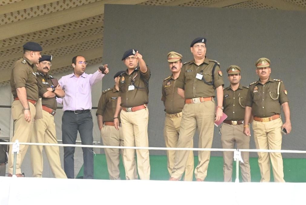 Varanasi Police Commissioner reviewed the preparations for VVIP program in BHU Kashi ready for Tamil Sangamam