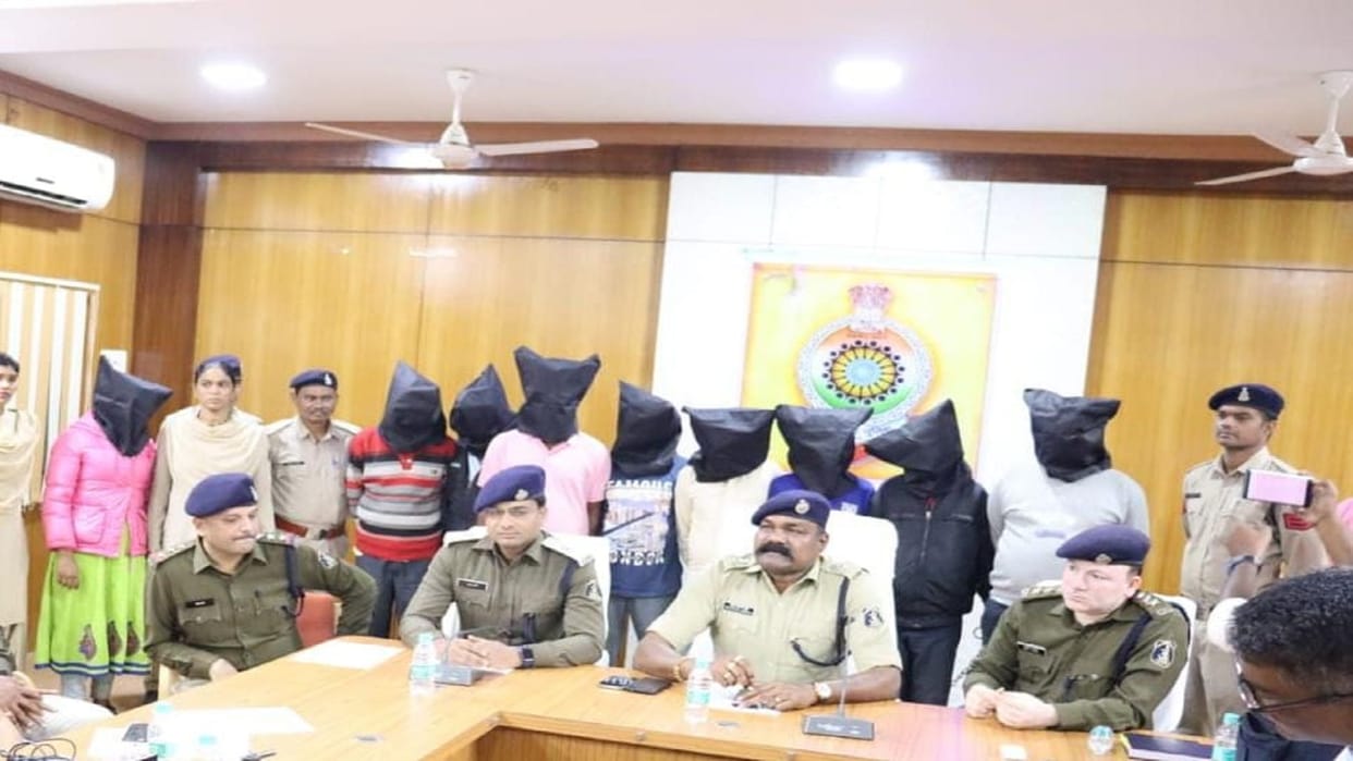 chhattisgarh police caught gang cheating in name of exorcism