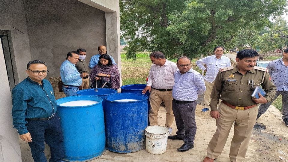 milk was being made from refined, detergent and synthetic powder at dairy in Agra