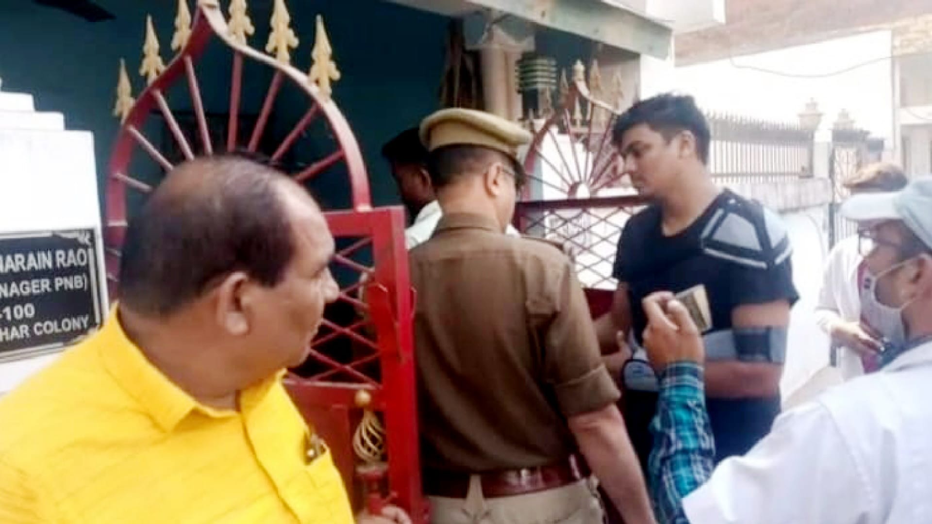 Mother written three page suicide note for elder son in Gorakhpur