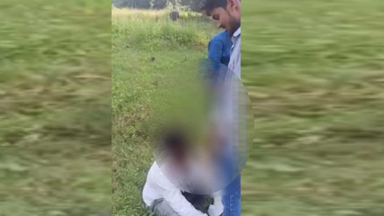 A man beaten up brutally and urinated on face in Gonda.