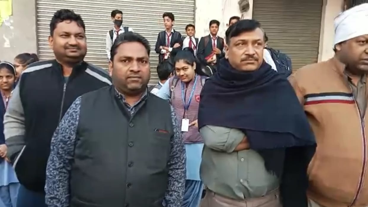 Baghpat Parents refuse to send children to school in Khatara buses, commotion