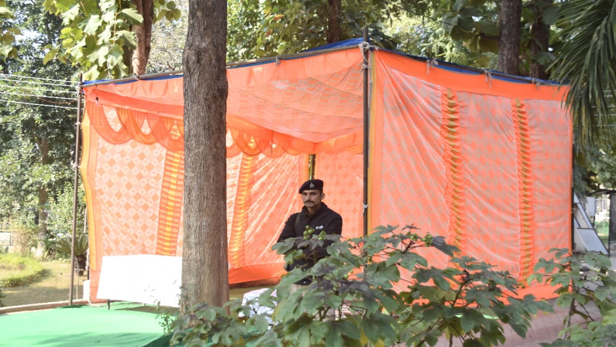 himachal election 2022, Tents set up outside the strong room for representatives of political parties