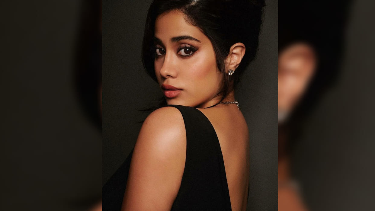Janhvi Kapoor refuse to do Sridevi biopic shared story of misbehavior in Italy with mother reaction of father