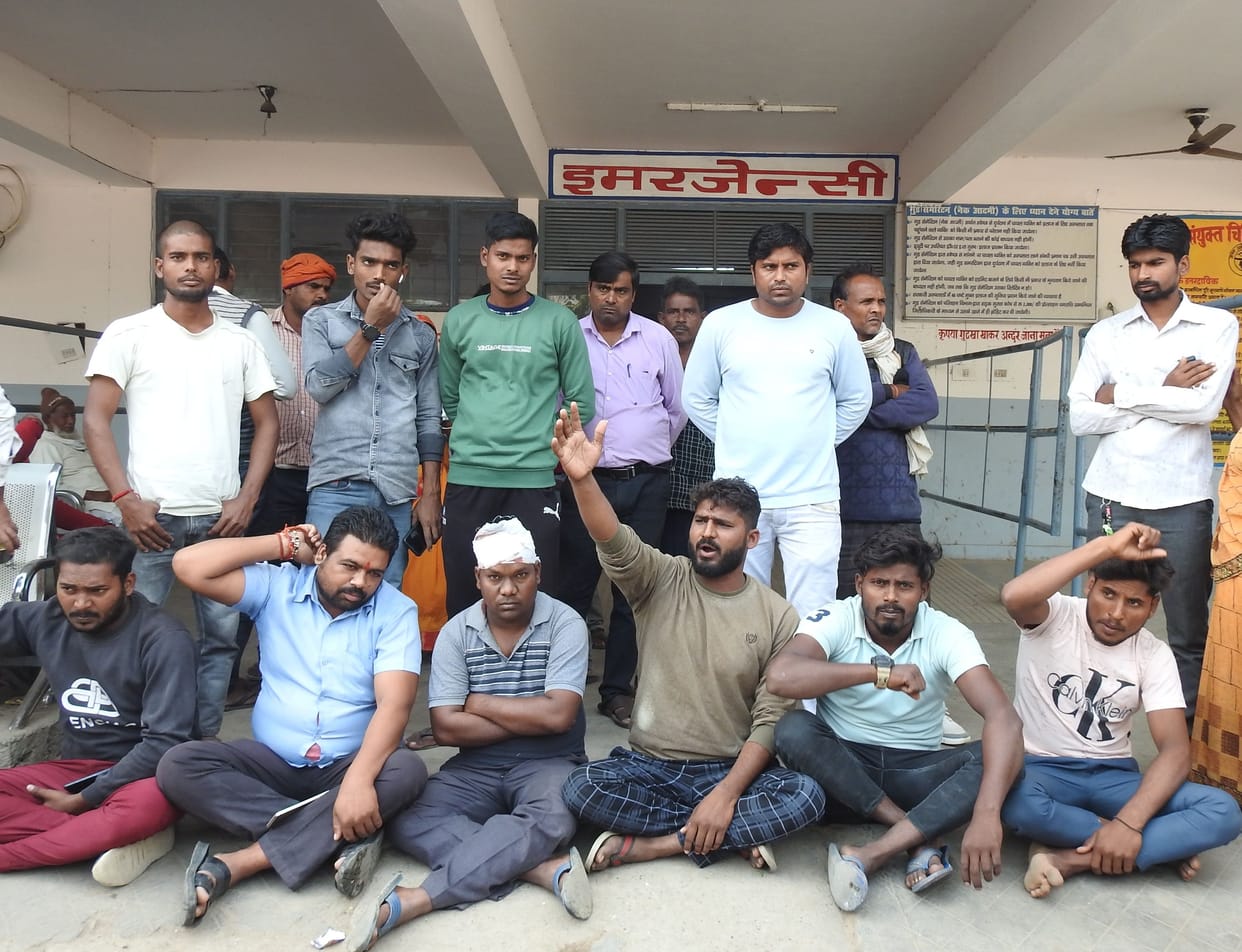 agitation against bribe for treatment in siddharthnagar