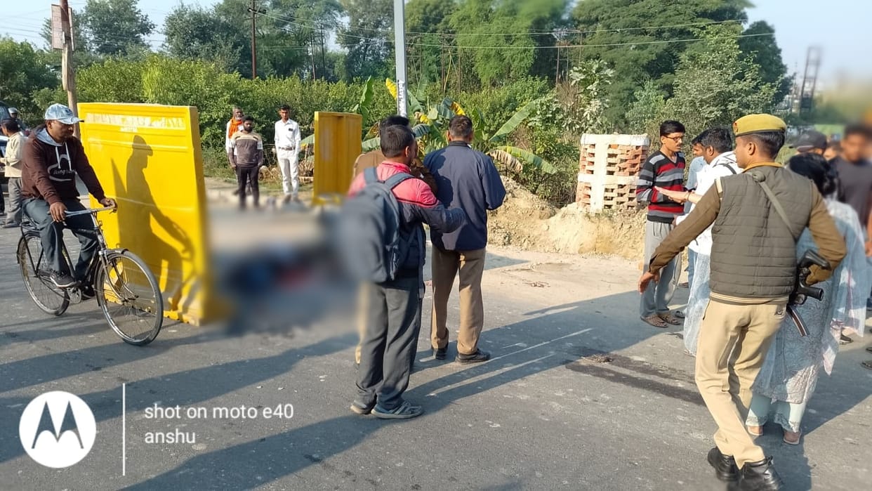 Teacher died and one injured due to dumper collision in Shuklaganj