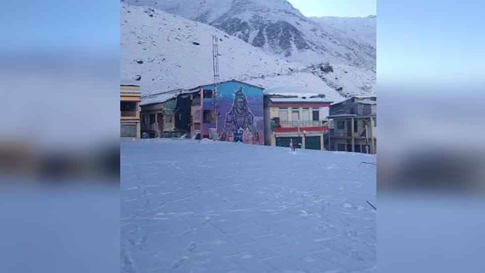 Uttarakhand weather: Heavy Snow Covered Kedarnath dham valley see amazing Photos