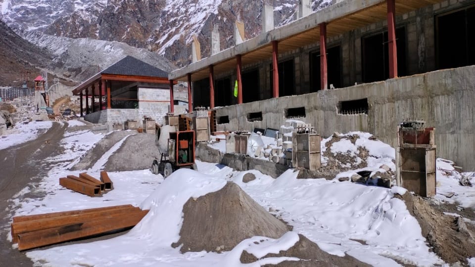 Uttarakhand weather: Heavy Snow Covered Kedarnath dham valley see amazing Photos
