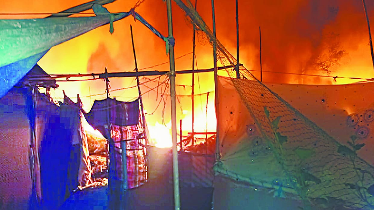 40 huts burnt to ashes due to fire, cylinders also burst