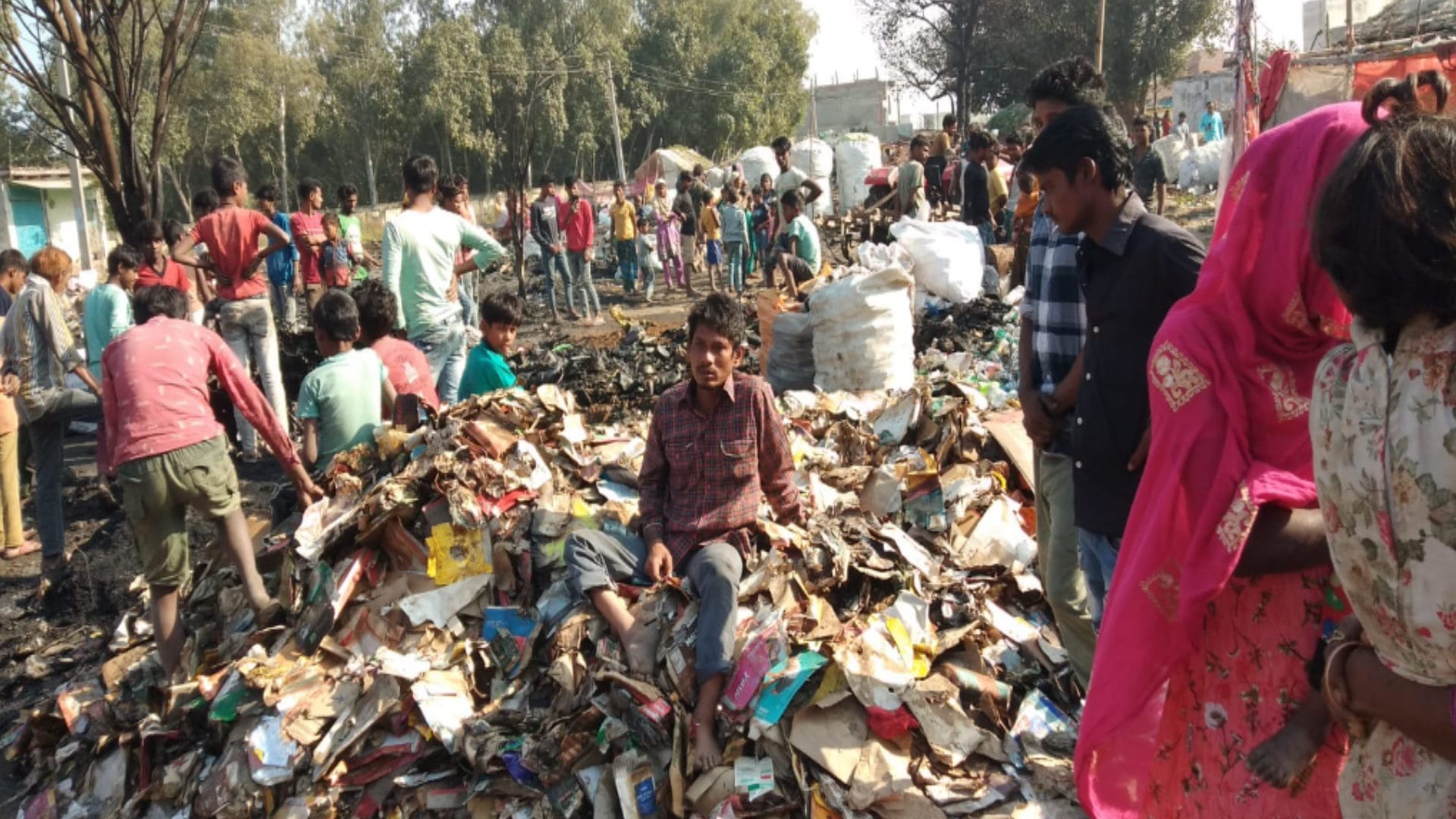 40 huts burnt to ashes due to fire, cylinders also burst