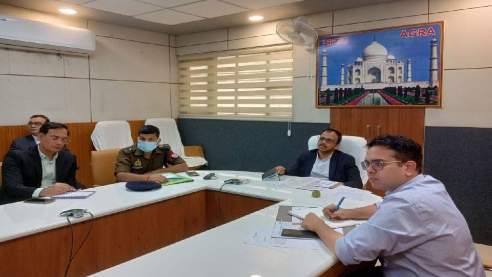 Commissioner Amit Gupta reprimanded AIG for lax action in stamp theft case agra