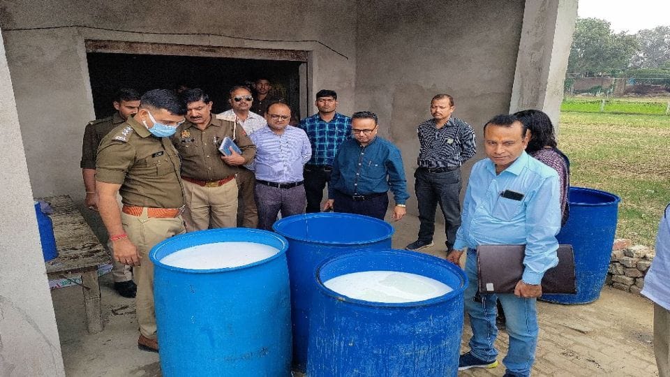 milk was being made from refined, detergent and synthetic powder at dairy in Agra