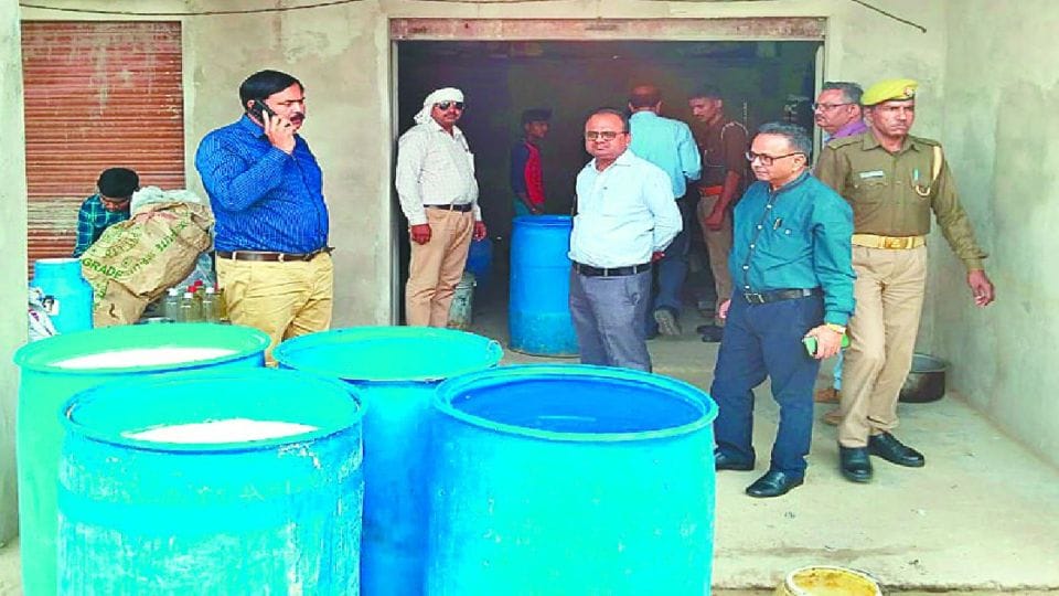 milk was being made from refined, detergent and synthetic powder at dairy in Agra