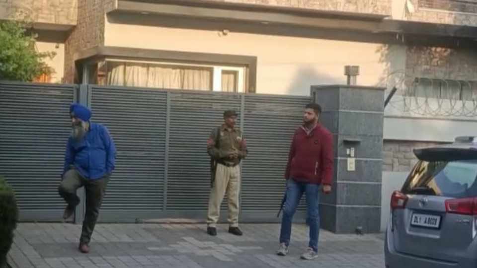 Mohali police tightens security at Punjabi singer Babbu Maan house after receiving threats