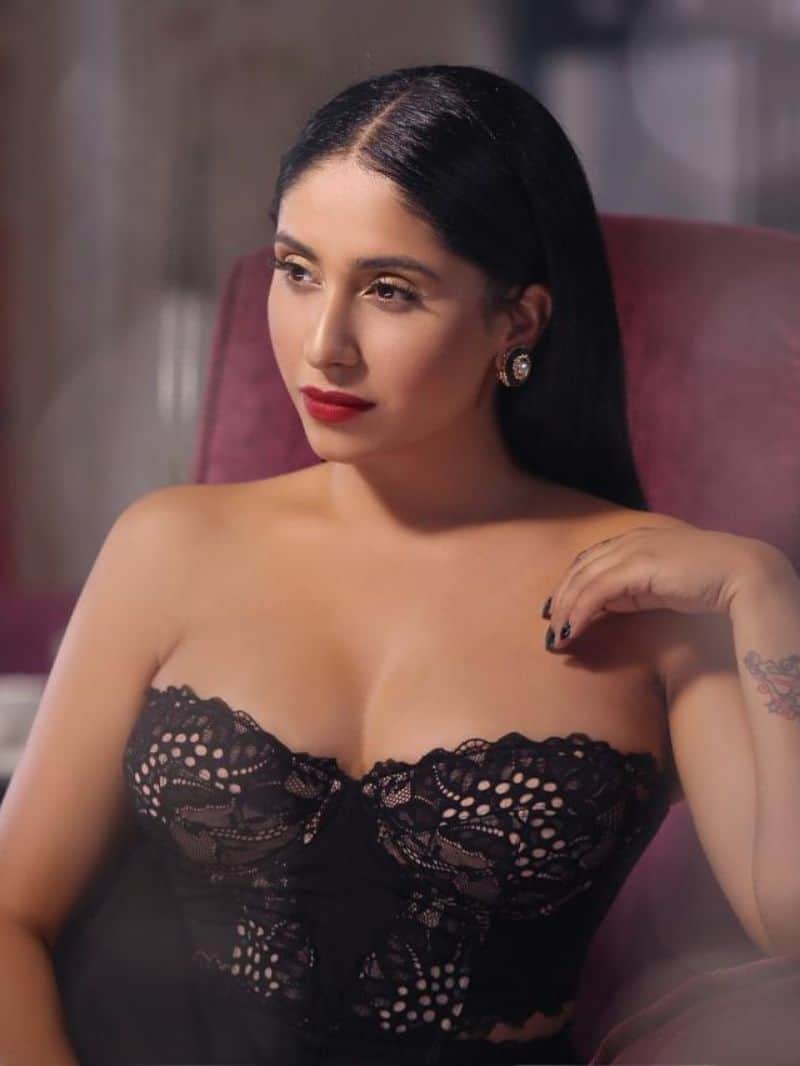 Neha Bhasin got brutally trolled after wearing revealing dress in an event see users reaction