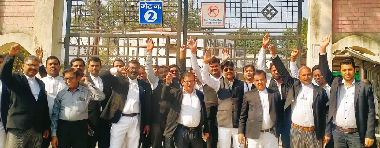 Advocates protest against getting notice
