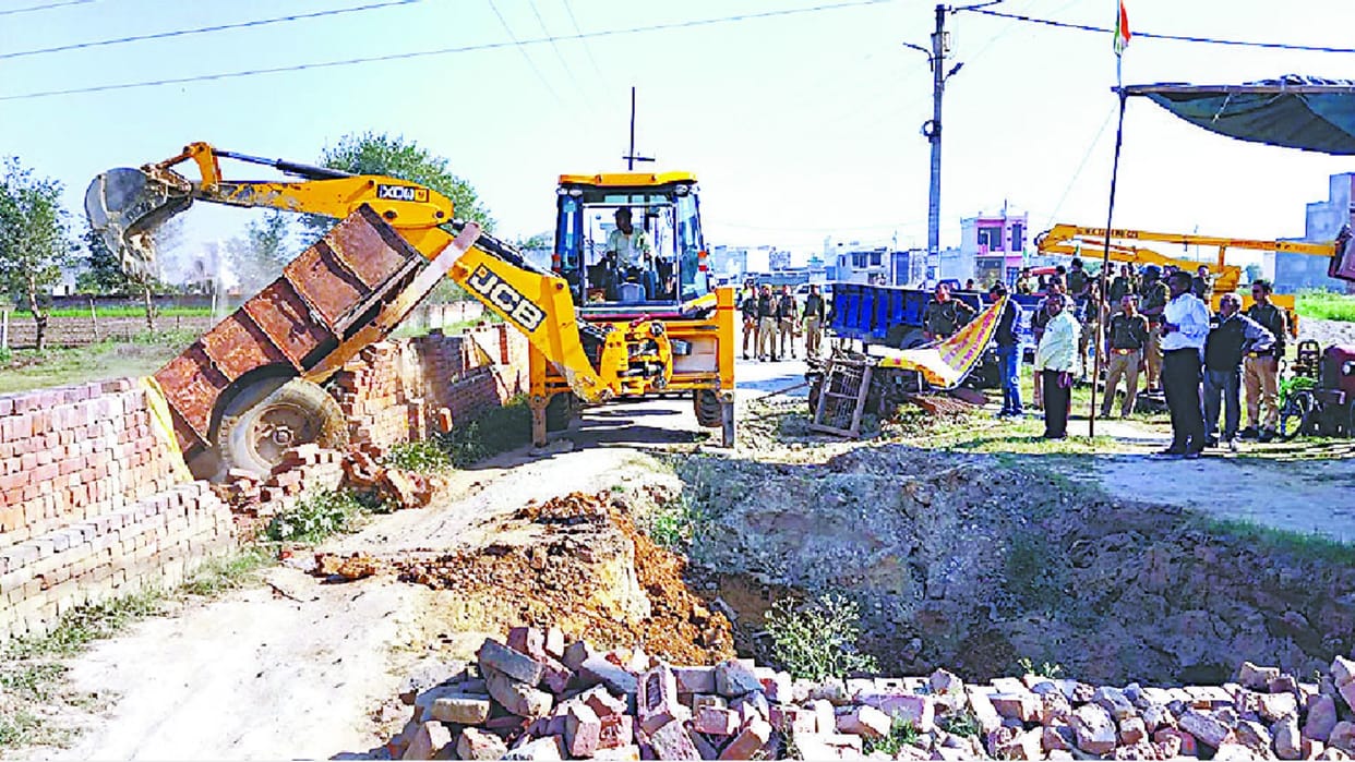 MDA's bulldozer on illegal colonies in Kharkhoda area