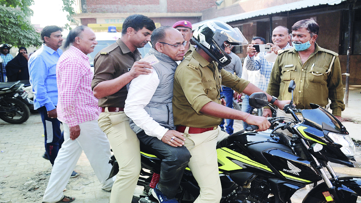 Alleged ARTO caught in medical college to challan sweeper's bike