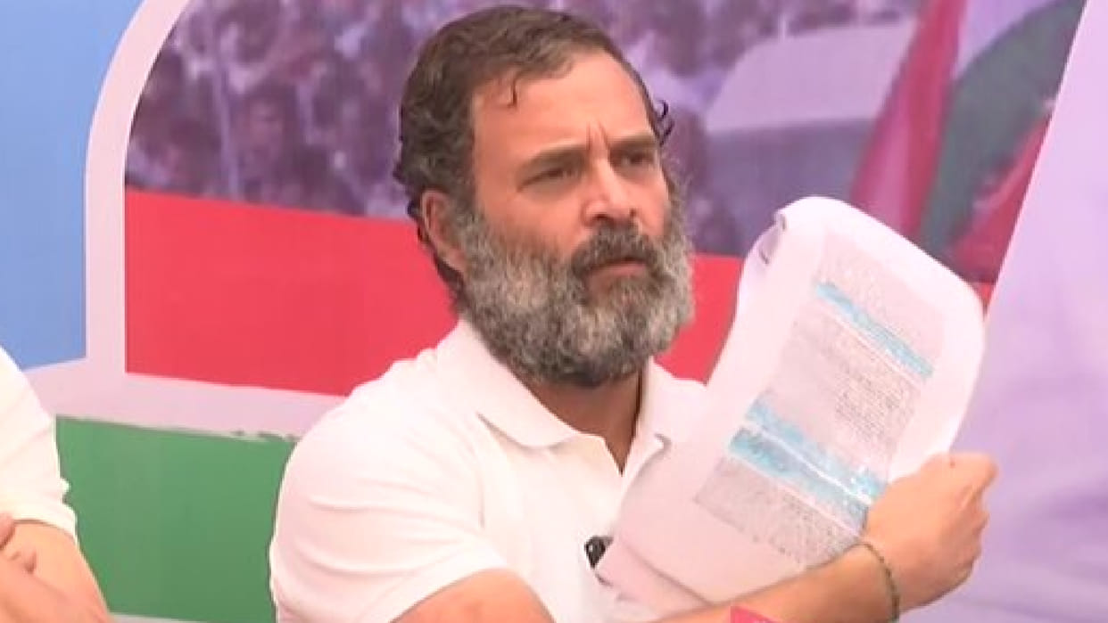 Vandana Suhas Dongre filed a Police complaint against Rahul Gandhi on Savarkar Issue
