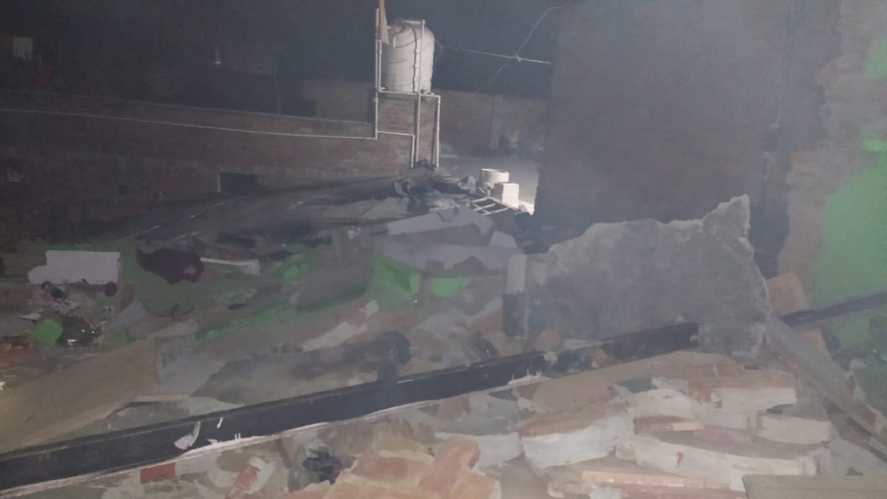 Big accident in Etah late night roof of old house collapsed one girl died three injured including couple