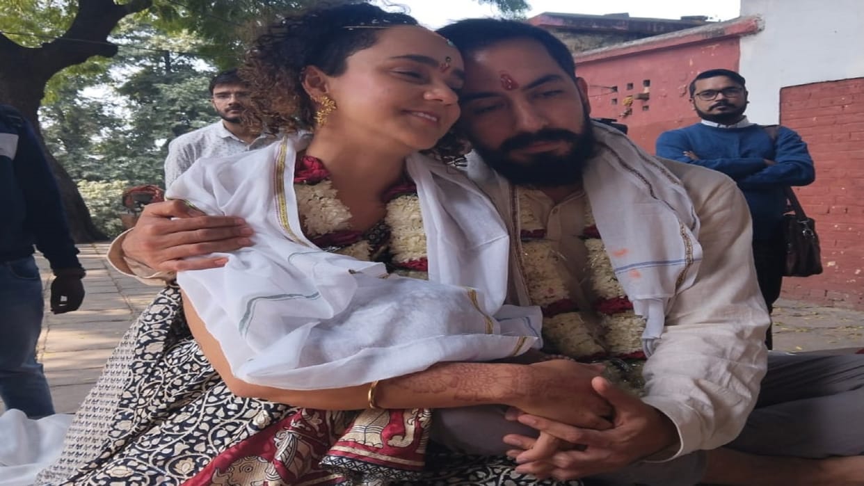 Foreign couples got married after seven rounds Deep faith in Hinduism influenced by Sanatan tradition