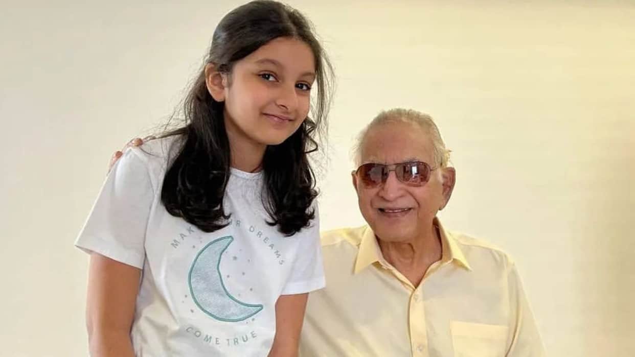 Mahesh babu Daughter Sitara Ghattamaneni shared emotional note for her Grandfather Krishna