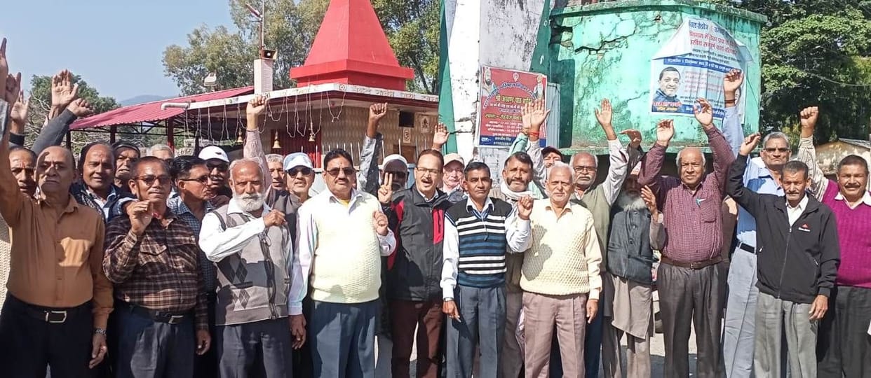 Retired employees of roadways demonstrated