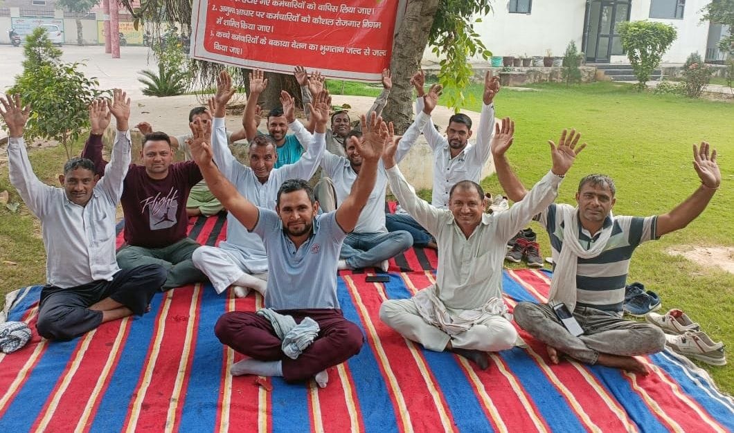 Dharna of raw workers continues in Irrigation Department