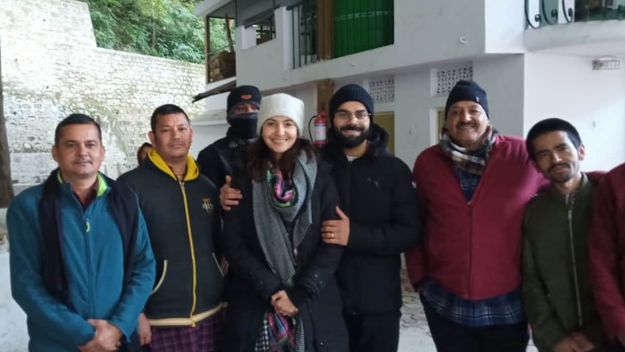 Virat Kohli reached Kainchi Dham Neem Karoli Baba Ashram With Wife Anushka Sharma Uttarakhand news in hindi