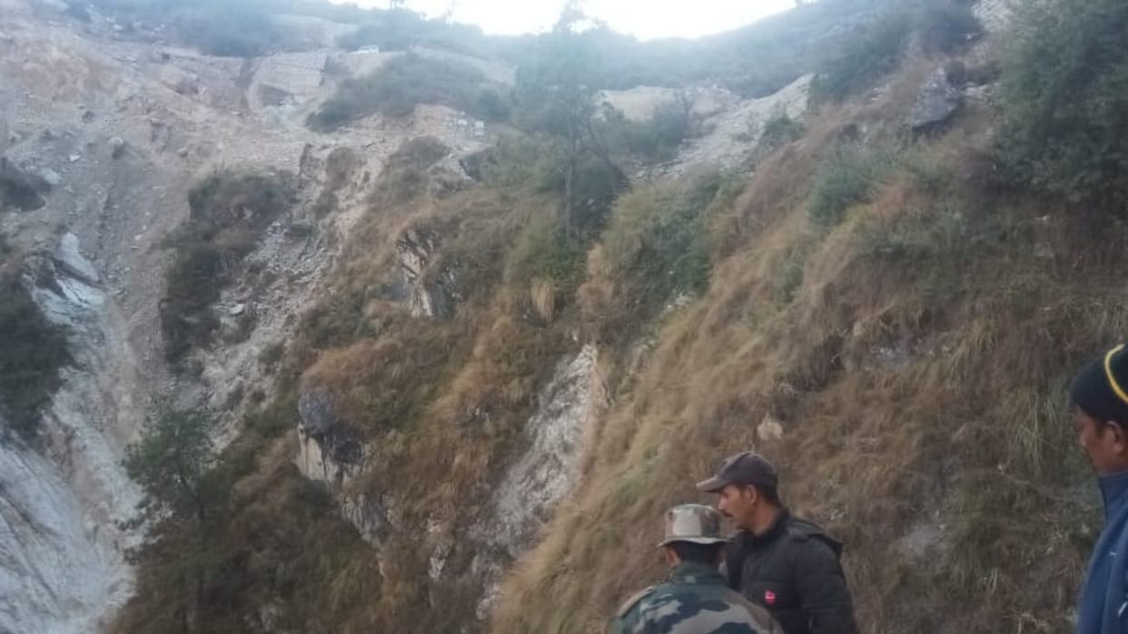 Accident In Chamoli vehicle going from Joshimath towards Kimana Uttarakhand news in hindi