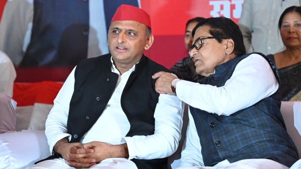 Akhilesh Yadav attack on BJP in case of dead body found in a trolley bag