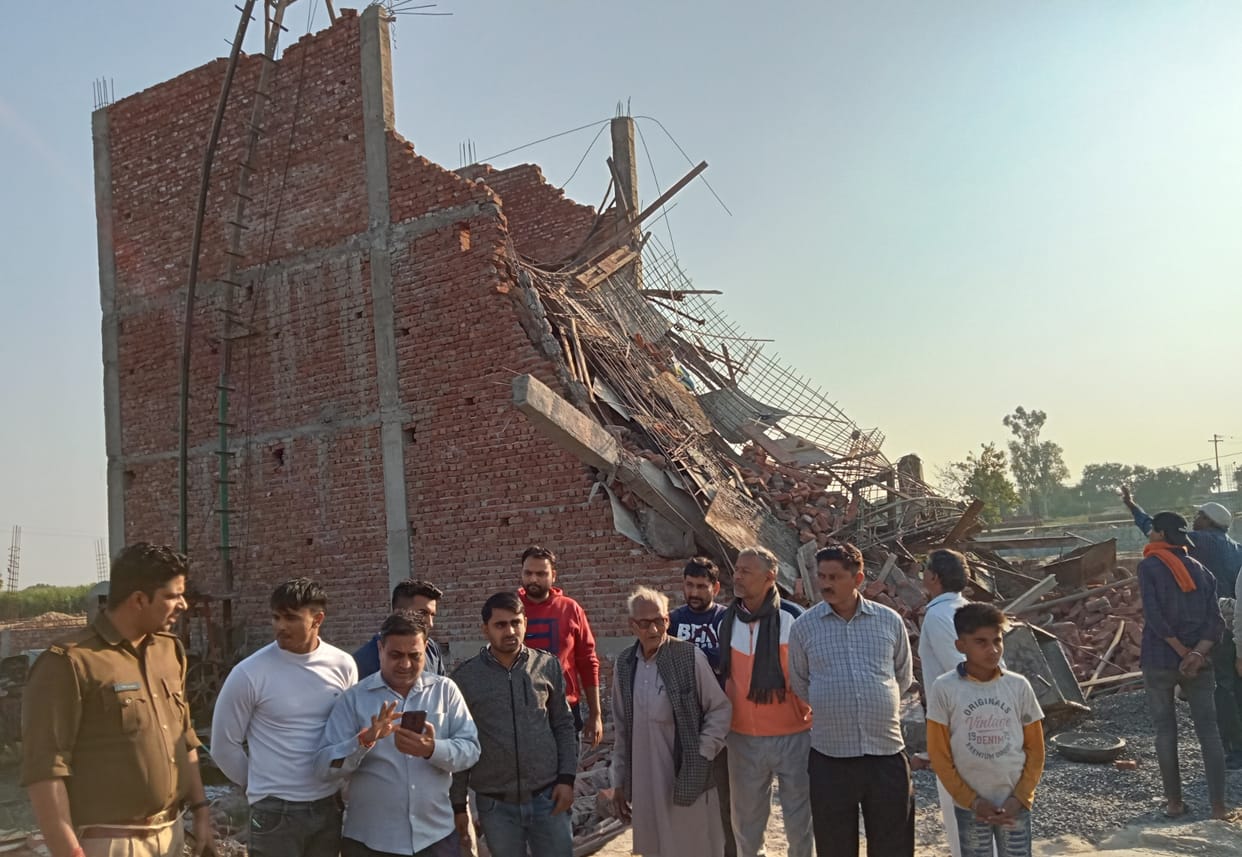 Linter of under construction house fell, four laborers buried