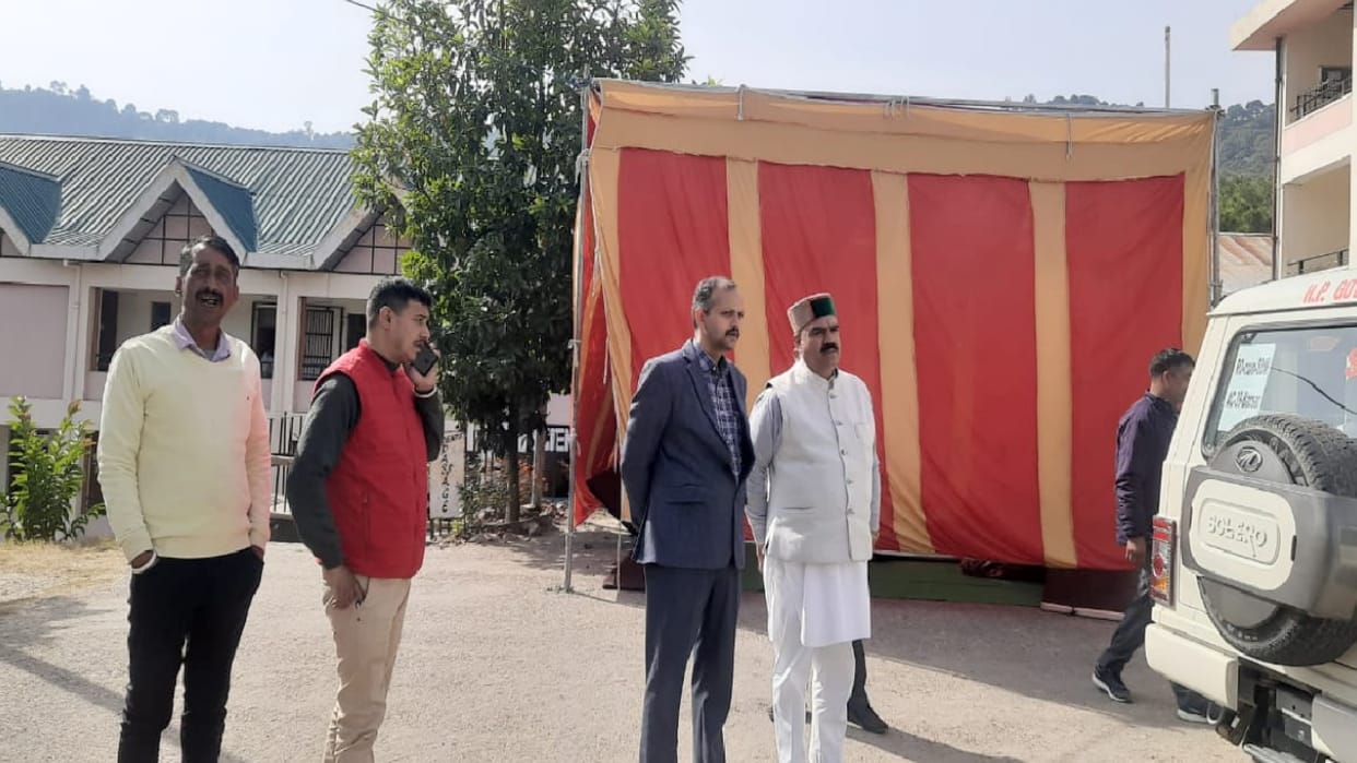 himachal election 2022, For the safety of EVMs, after Dharampur, Ghumarwin, Congressmen pitched tents in Badsa
