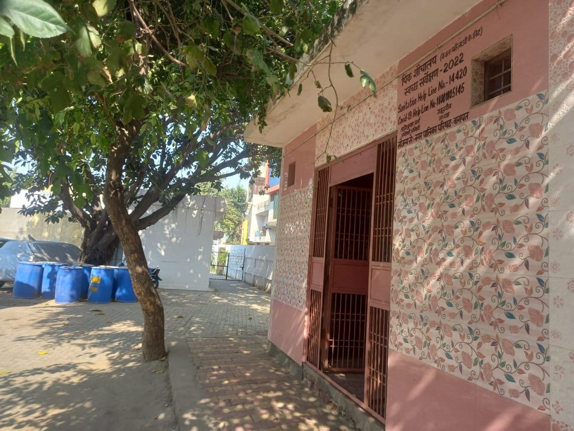 Inspector's office became community toilet