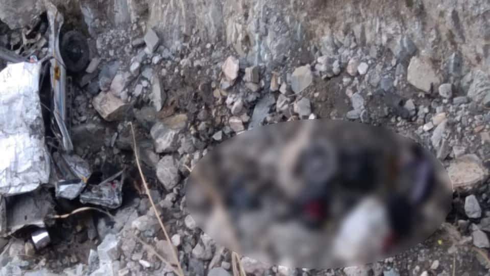 Chamoli Accident Dead bodies removed from ditch handed over to relatives Uttarakhand news in hindi