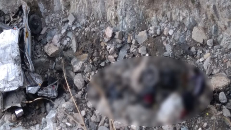 Chamoli Accident Dead bodies removed from ditch handed over to relatives Uttarakhand news in hindi