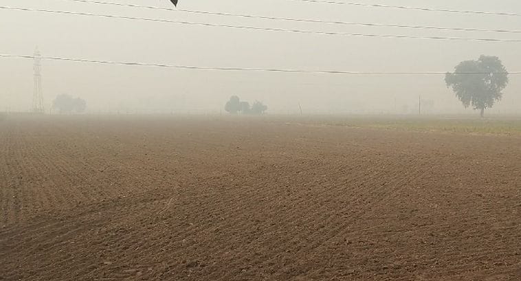 Stubble burning at 16 places in district, smoke only smoke in the evening