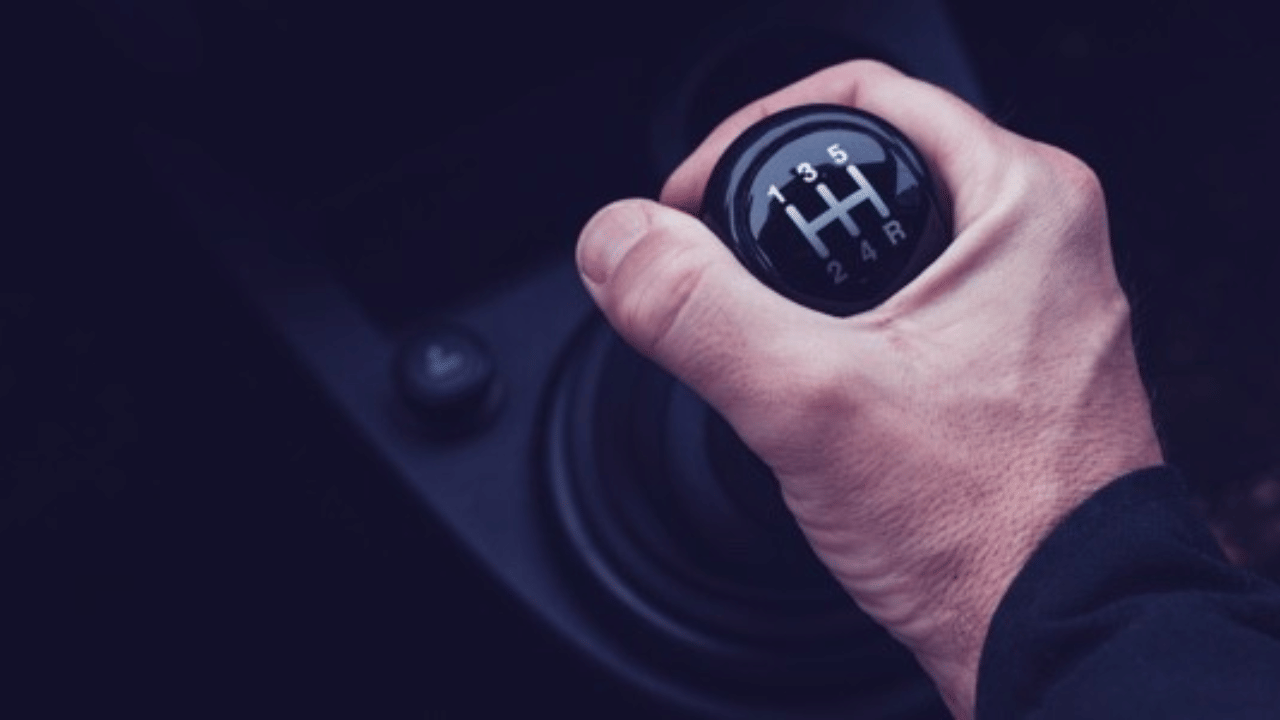 how to stop car when your car brakes fail while driving car control light horn hand brake