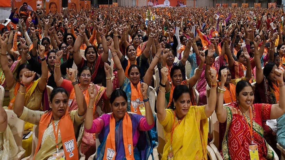 Gujarat Election 2022, BJP Mahila Morcha playing a key role with  Samvad, Satyanarayan Katha
