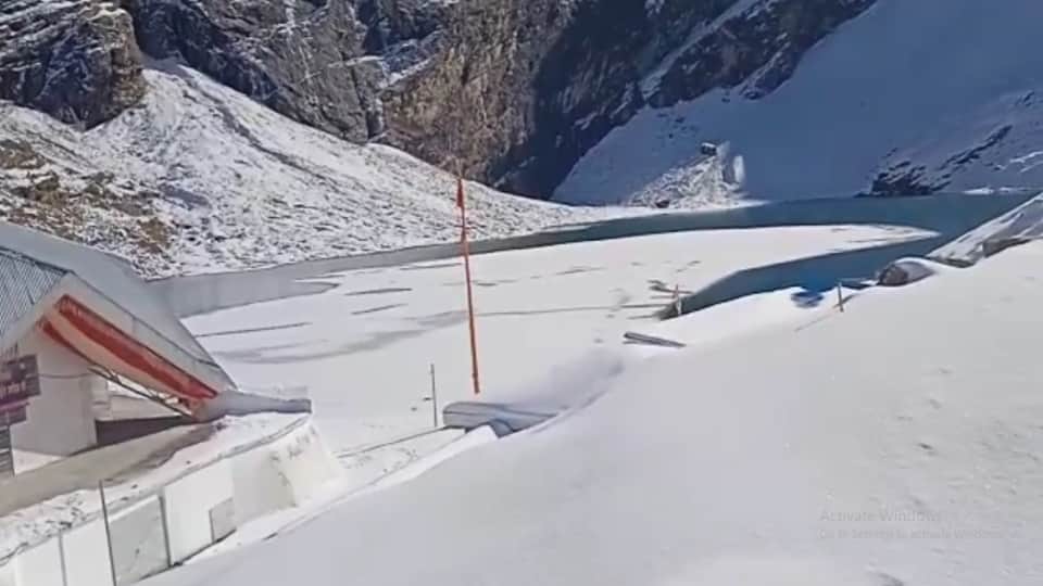 Uttarakhand Winter 2022 News: Hemkund sahib Sarovar Freeze after Bitter Cold Weather See Beautiful Photos