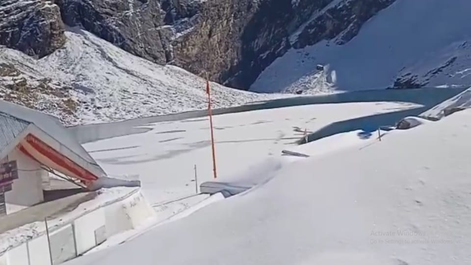 Snowfall In Uttarakhand Latest News: Heavy Snow Covered hemkund sahib Beautiful Photos