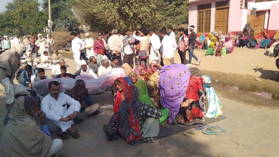 Candidate commit suicide, relatives sought justice by keeping dead body on road in Rewari