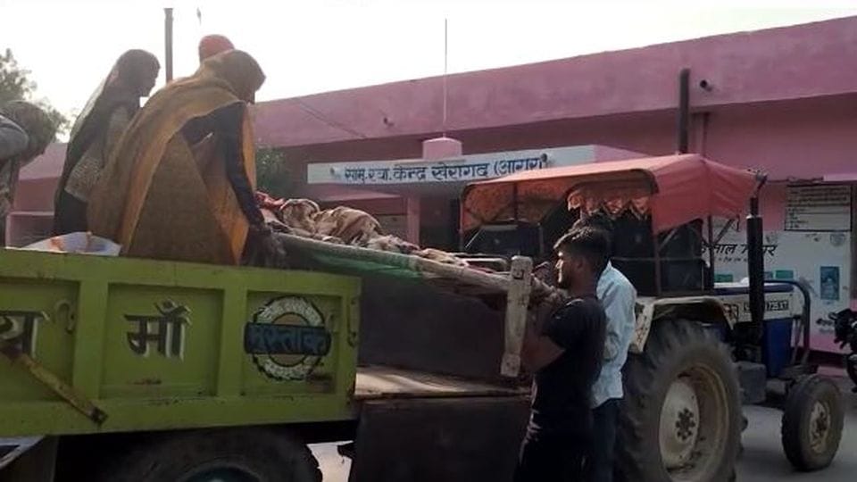 relatives took the pregnant woman on a cot and reached the hospital by tractor-trolley in Agra