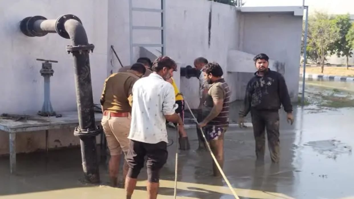 Two laborers died after being buried under debris in Jaipur